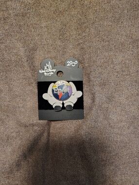 NWT Walt Disney Epcot Collectors Pin